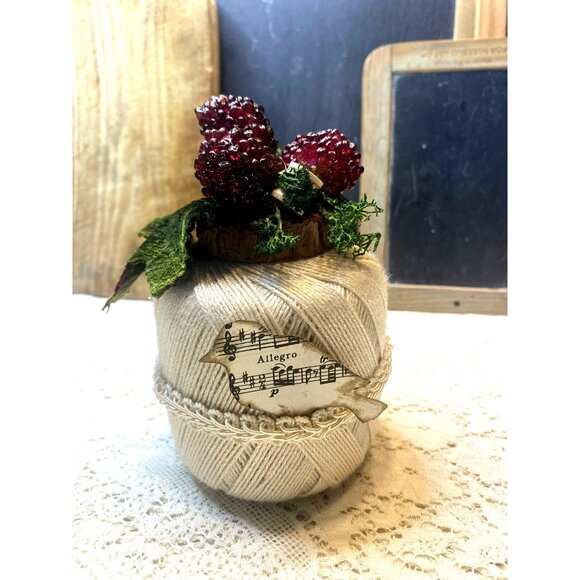 Crochet Thread Mini Assemblage Decorated Rustic Primitive Raspberries Country - Picture 1 of 7